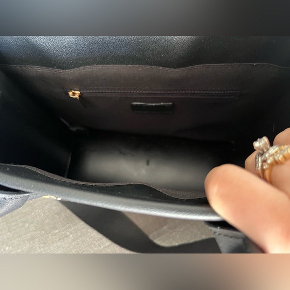 Crossi New York Black Woven Handbag - Picture 7 of 7